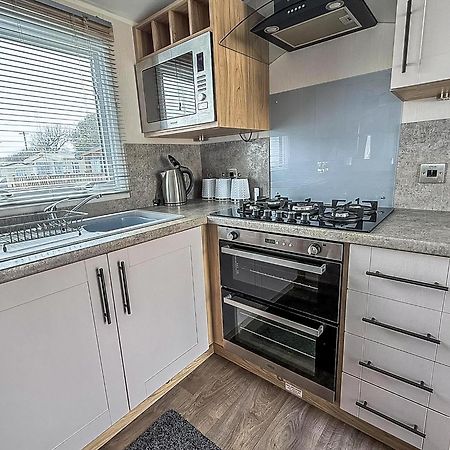 Beautiful Caravan For Hire With A Partial Sea View In Suffolk Ref 32042Az Лоустофт Экстерьер фото