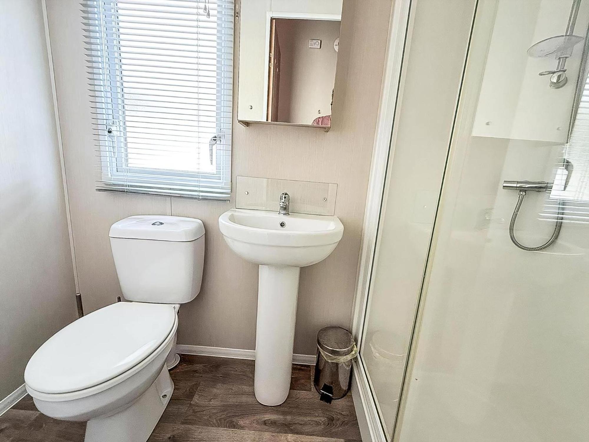 Beautiful Caravan For Hire With A Partial Sea View In Suffolk Ref 32042Az Лоустофт Экстерьер фото